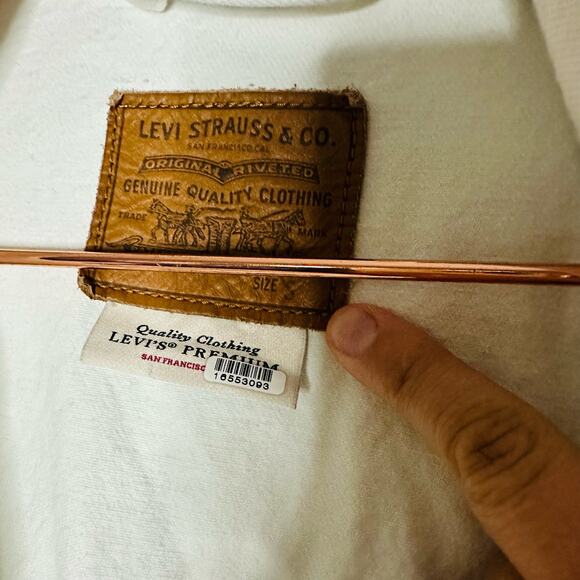 LEVIS Women’s White Silver Button Ex Boyfriend Denim Jacket Size Small - Picture 7 of 11